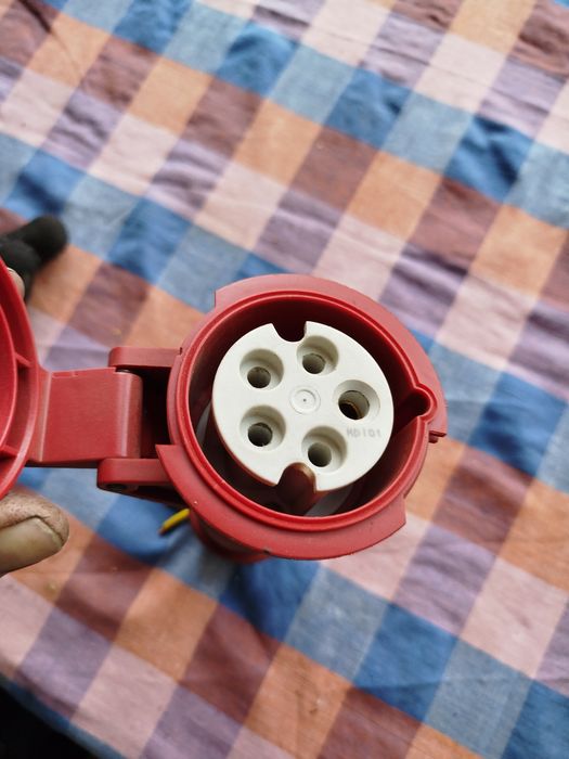 Трёх фазный штекер