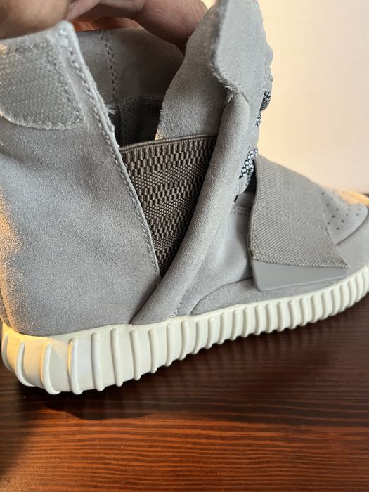 Продам кроссовоки adidas yeezy boost 750. Цена: 20000 тг.