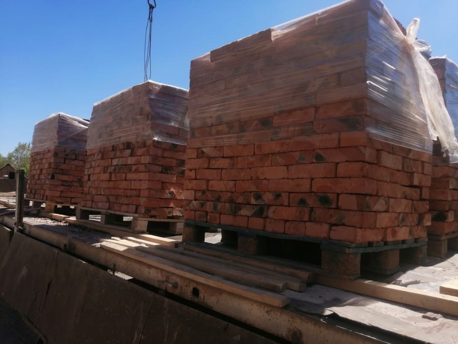 Продам Кирпич и сухие смеси