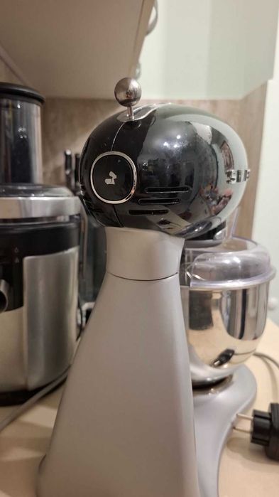 Планетарен миксер в ретро дизайн Smeg закупен от Англия