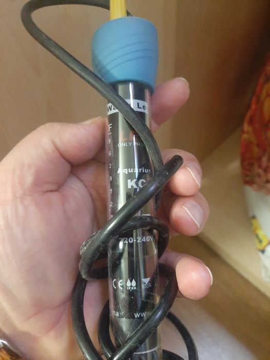 Vand diverse accesorii pentru acvariu