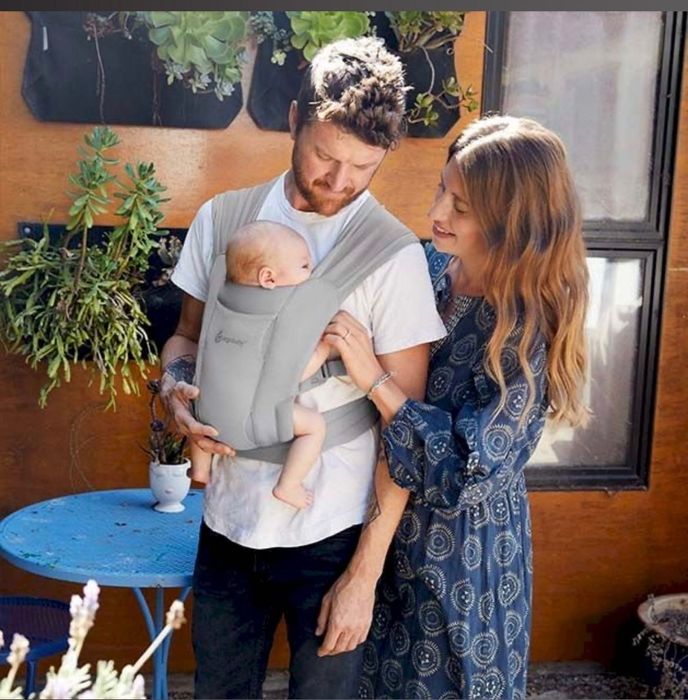 Marsupiu Ergobaby Embrace