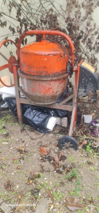 Vând bicicleta cu trei roti