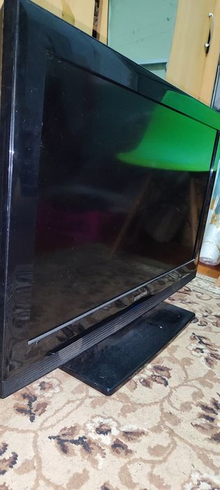 Продам телевизор на подставке