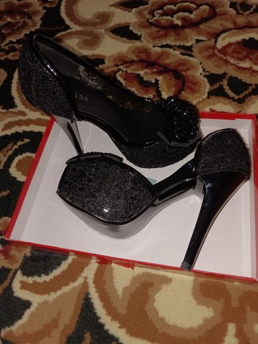 Женские обуви Ayyollar oyoq kiyimlar