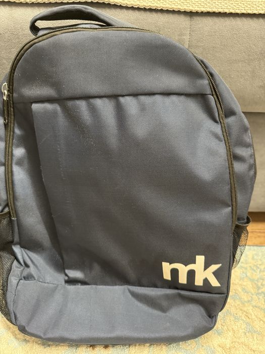 Продам рюкзак темносиний