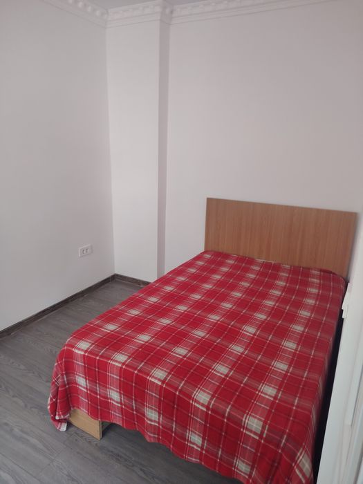 Eroii Revoluției  casă 6 camere accept și străini 850 euro ușor discutabil