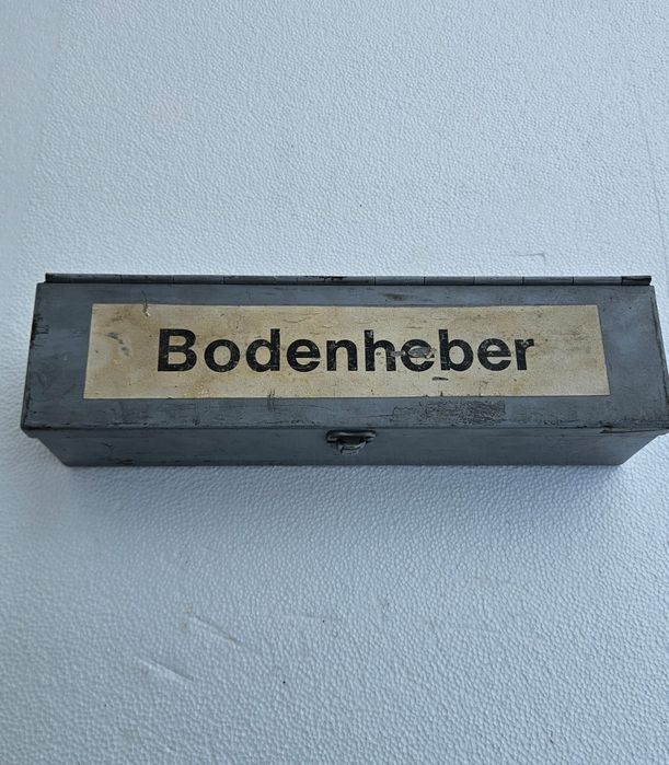 Dispozitiv Profesional pentru Ridicarea Pardoselii Tehnice (Bodenheber / Krallenheber) cu Cutie Originală – Made in Germany