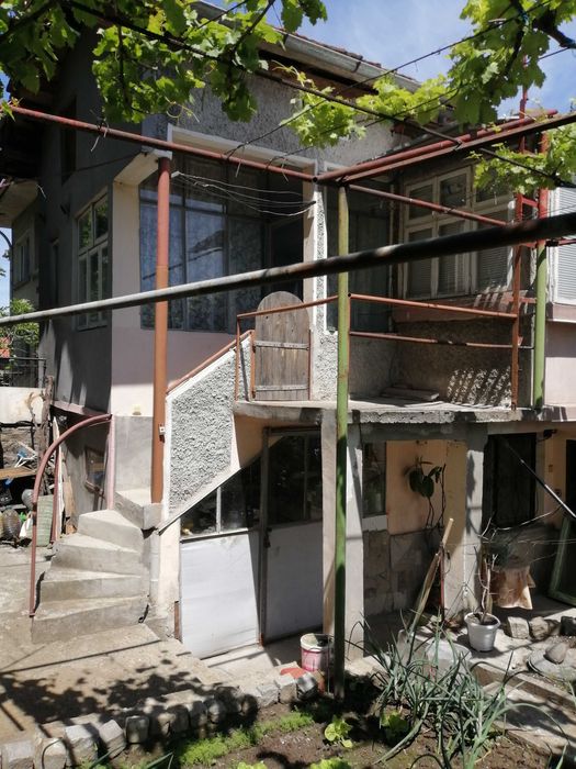 Двуетажна каменна къща в центъра на град Свищов