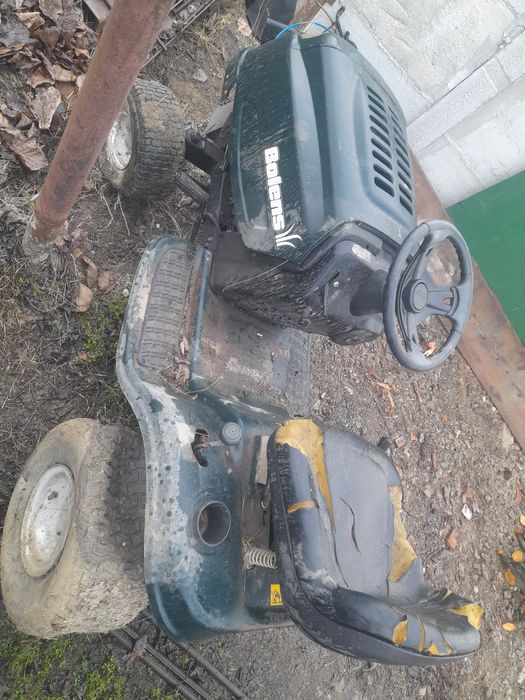 Tractoras iarba  bolens