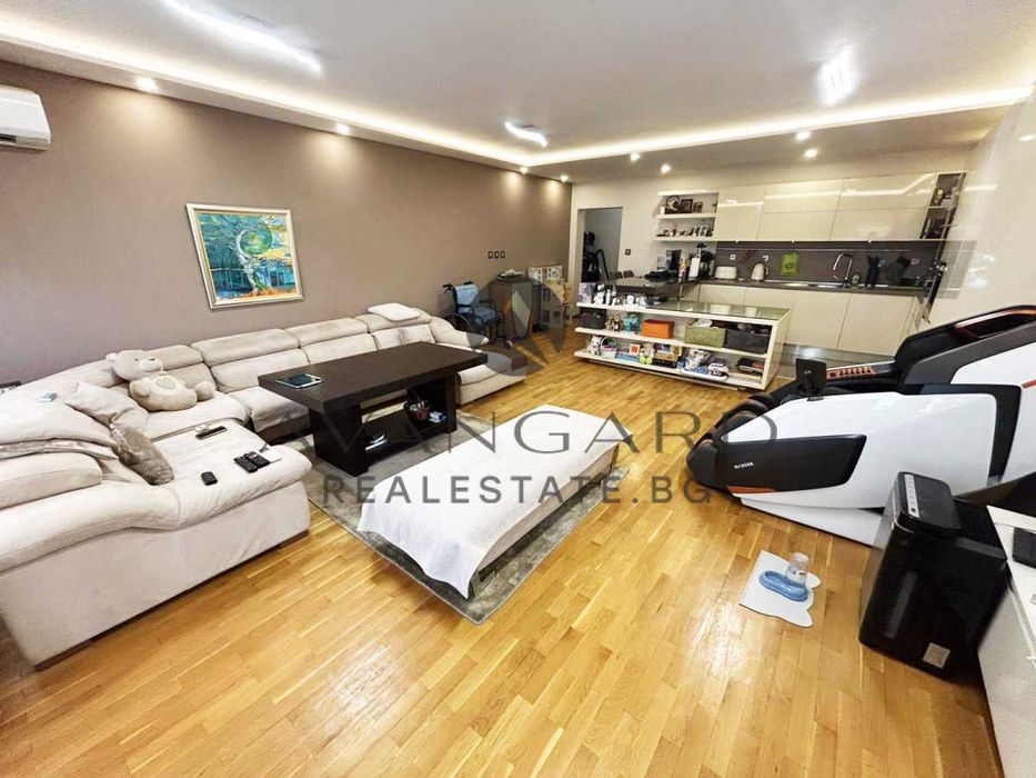 Продава се Четиристаен апартамент в Пловдив, Кършияка - 160 кв.м за 2169 €/кв.м - Снимка #2