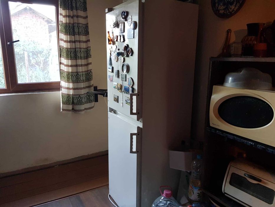 Продавам селска къща с чудесно място за грижи за животни и реколта.