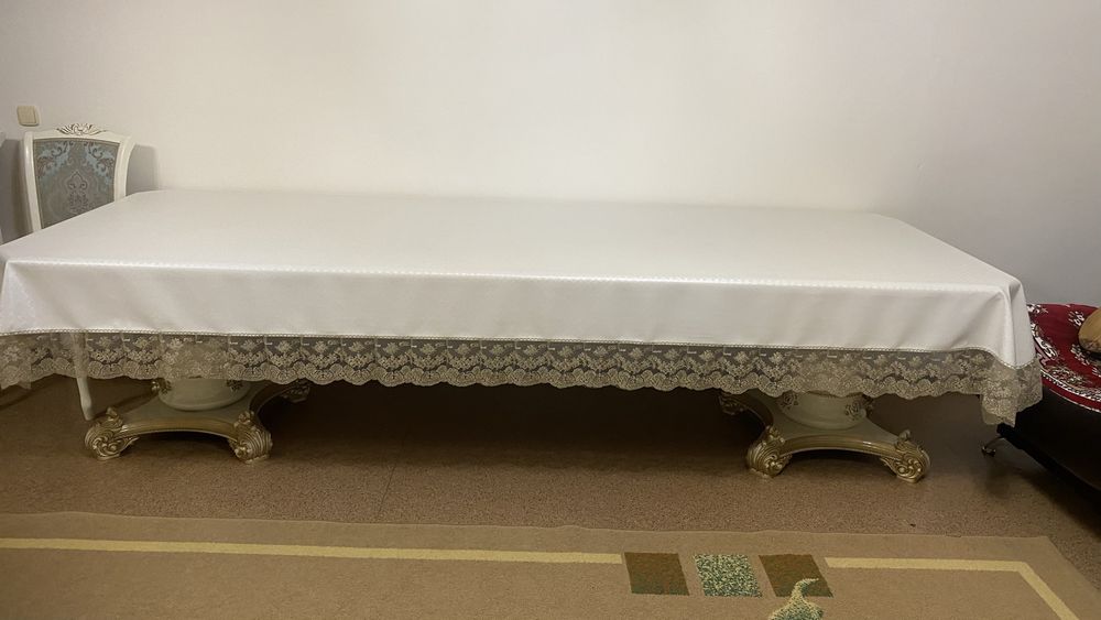 Стол для гостиной