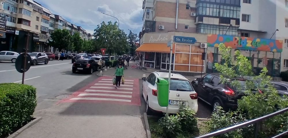 Spațiu comercial 115 m2 utili central vitrina 10 m trifazic rampa acces incarcare marfă spate