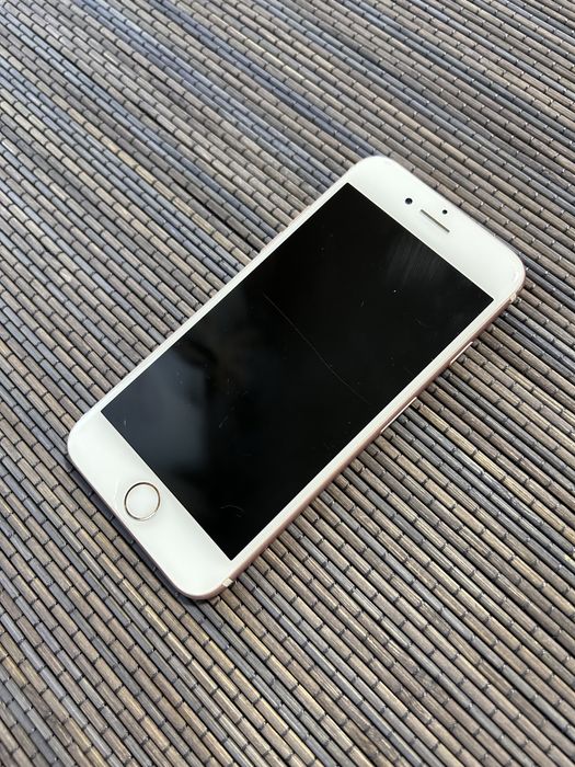 Телефон iPhone 7