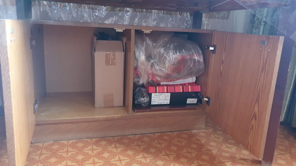 Тумбочка полированная