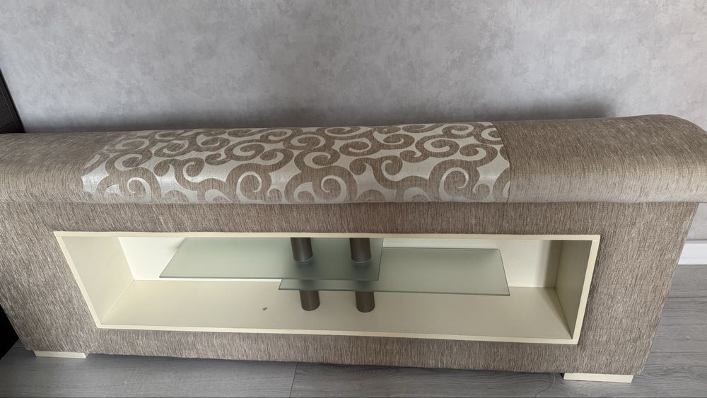 Диван угловой почти новый