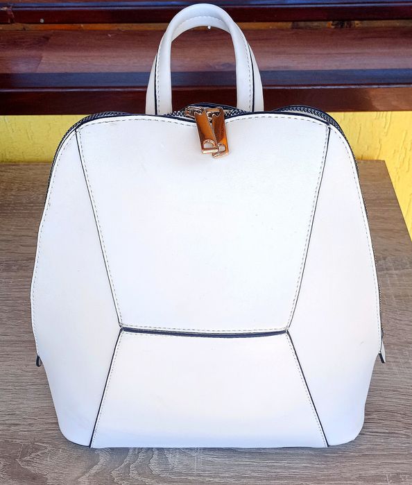 Брава / "мръсно бяло" дамска раница