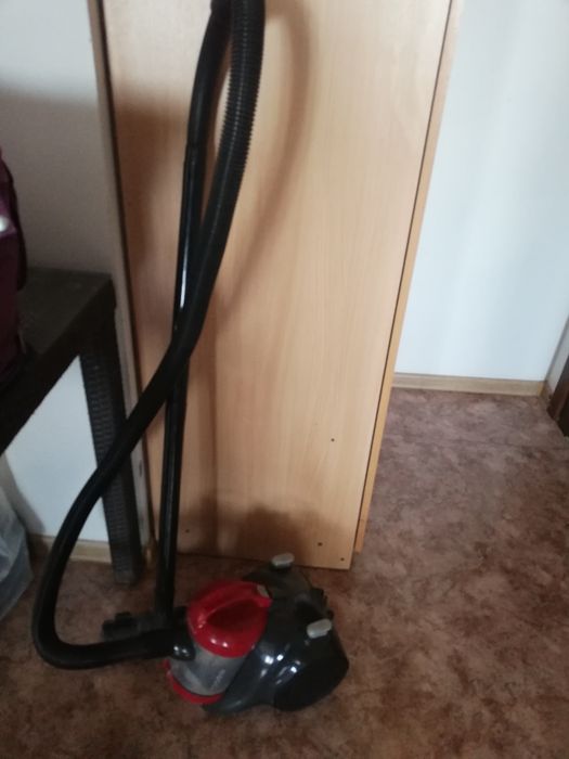 Срочно Продам стулья и пылесос