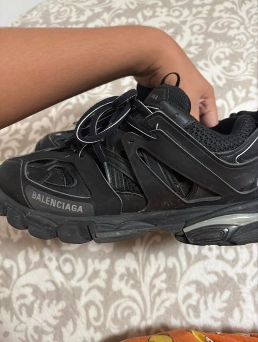 Balenciga led track