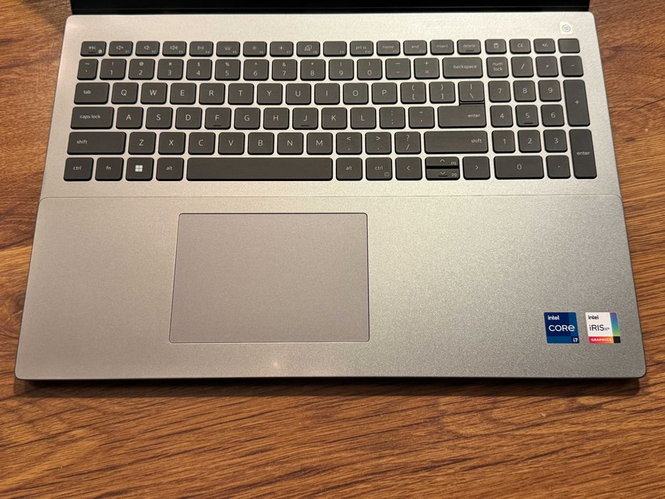 НОВ 16 WUXGA i7-1360p DELL Vostro 5630 16GB LPDDR5/512GB NVMe/Гаранция