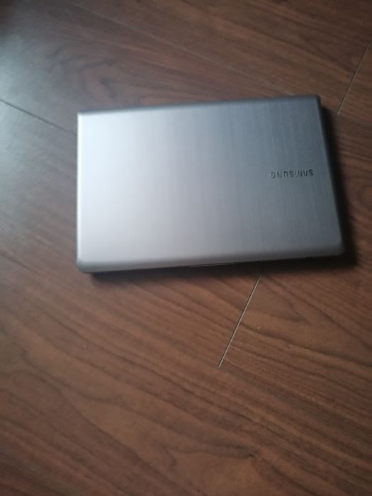 Vând Laptop SAMSUNG Negociabil.