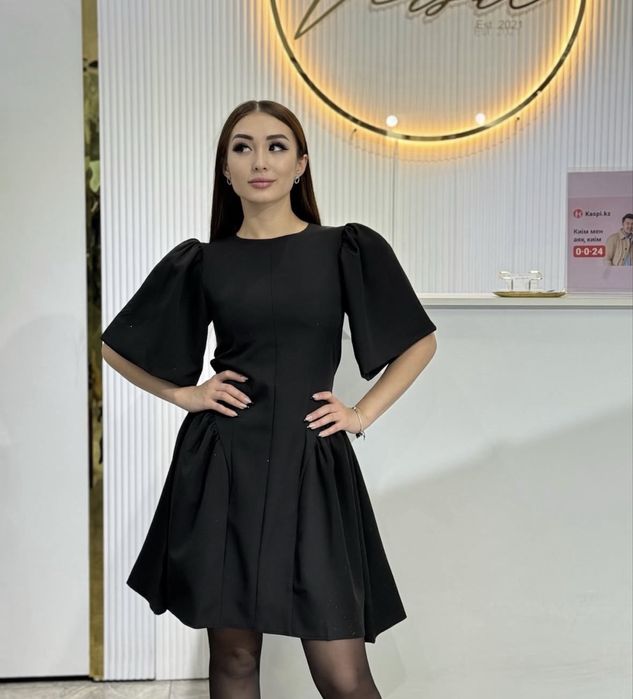 Чёрное вечернее платье