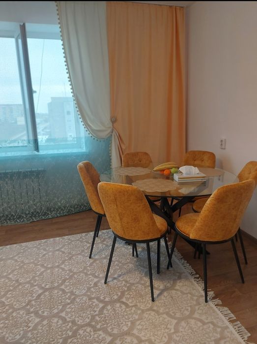 Продам стол стеклянный