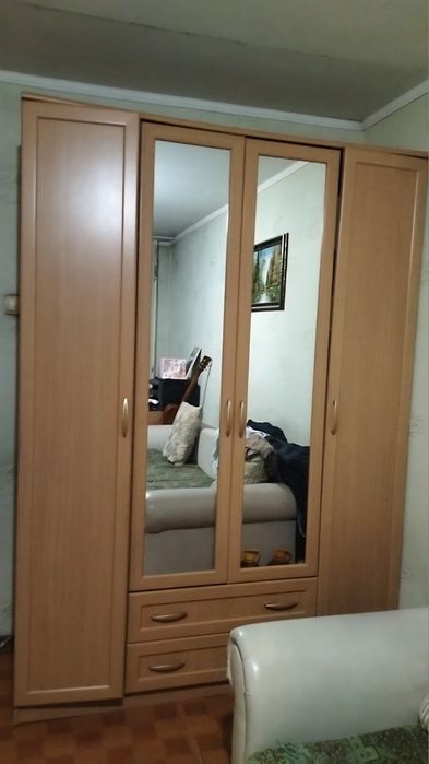 Продам срочно шкаф
