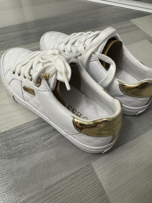 Продам кроссовки “GUESS”