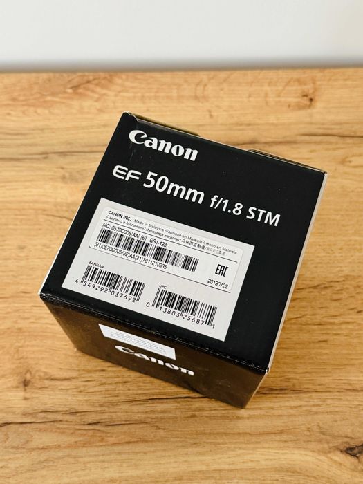 Canon EF 50mm f/1.8 STM + parasolar ES-68