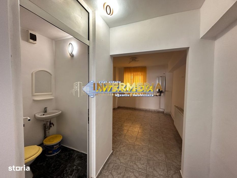 INCHIRIERE Spatiu Comercial CETATE Bulevard 34 mp. Centrala Termopane
