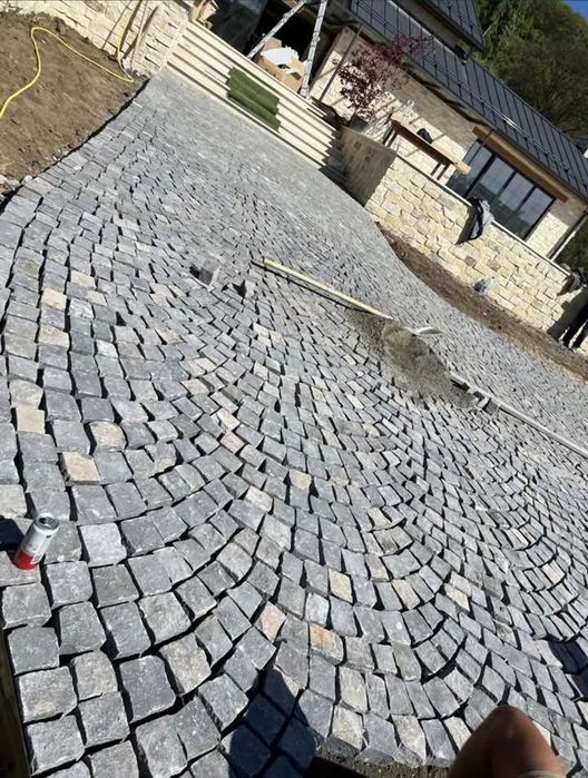 Vând și montez piatra cubica andezit