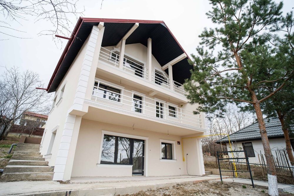 PF vand (schimb cu apartament + diferenta)vila individuala P+1+M , 1000 mp teren,VISAN