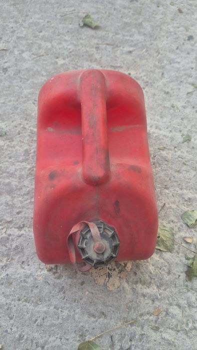 Продам канистру пластиковую