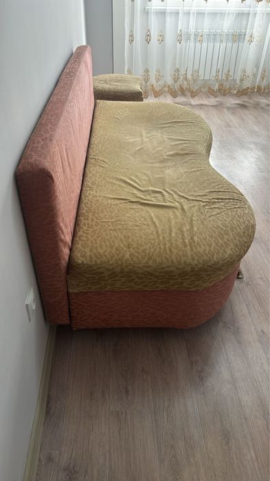 Продаю диван с пуфиком!