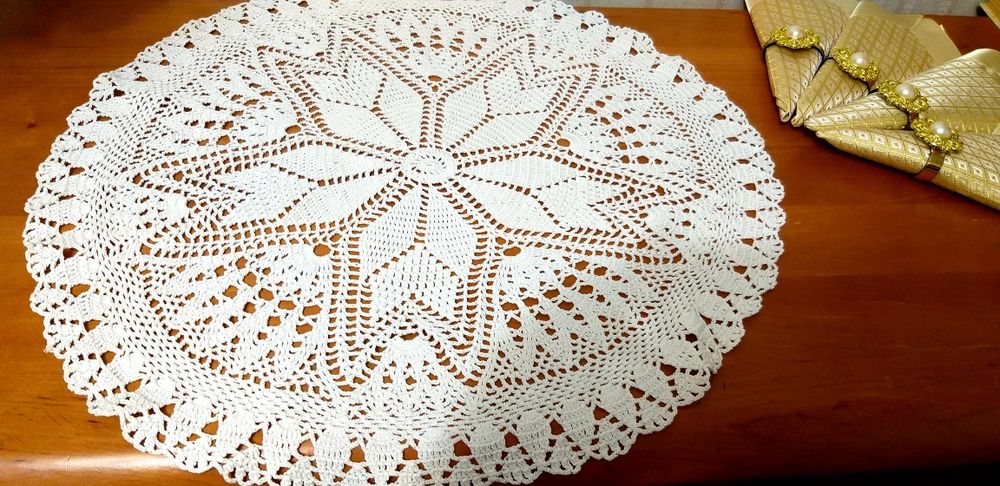 Вязаная салфетка