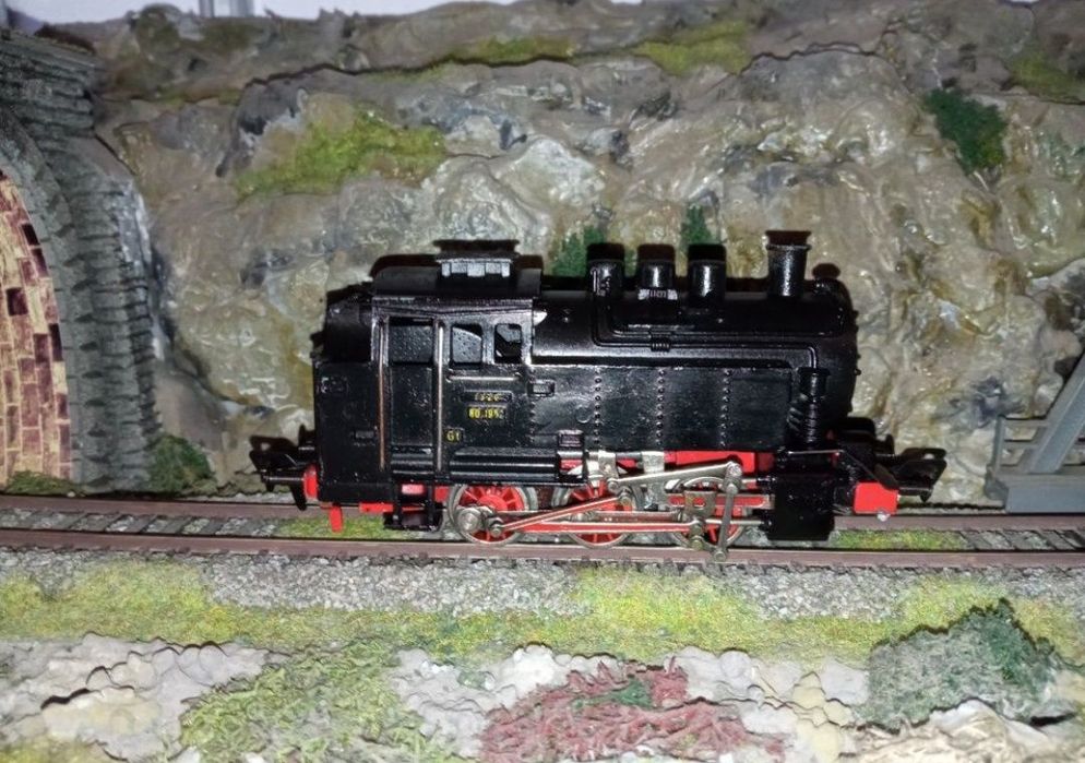 Locomotiva fleischmann BR80 scara H0, 1:87

Tracțiune integrală pe toa