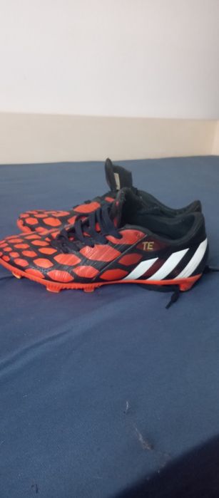 Vând adidași de fotbal