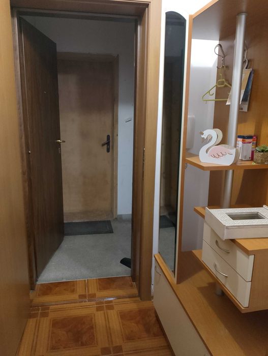 Дава под наем малък 2 стаен апартамент в гр.Бургас жк.Възраждане