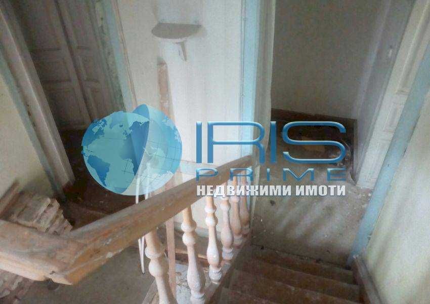 Продава се Къща в Шумен, Център - 200 кв.м за 950 €/кв.м - Снимка #2