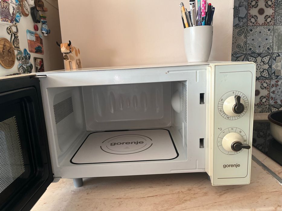 Микровълнова фурна Gorenje с грил