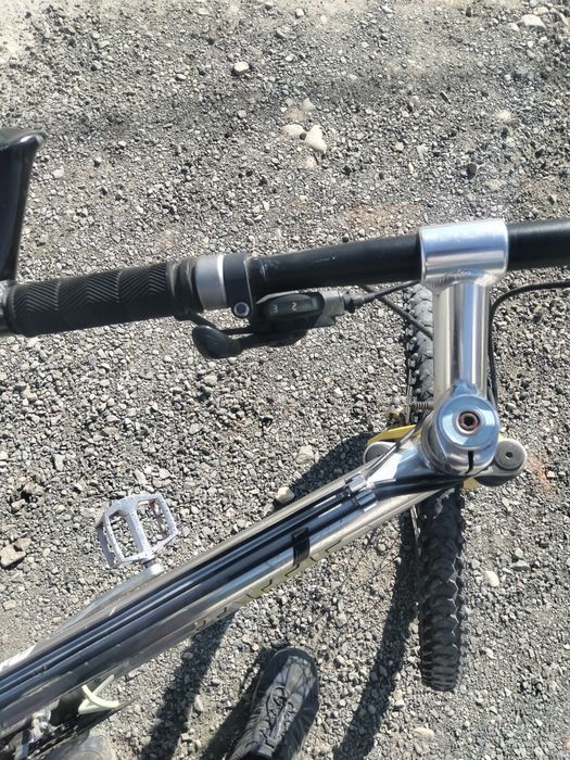 Vând bicicletă Genesis