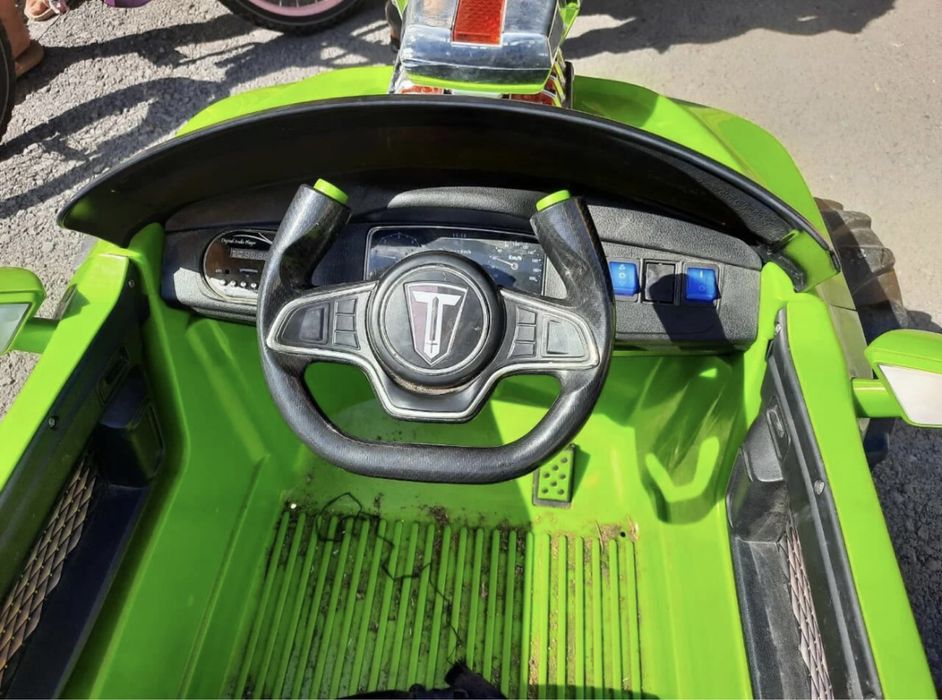 Продаю детскую машину