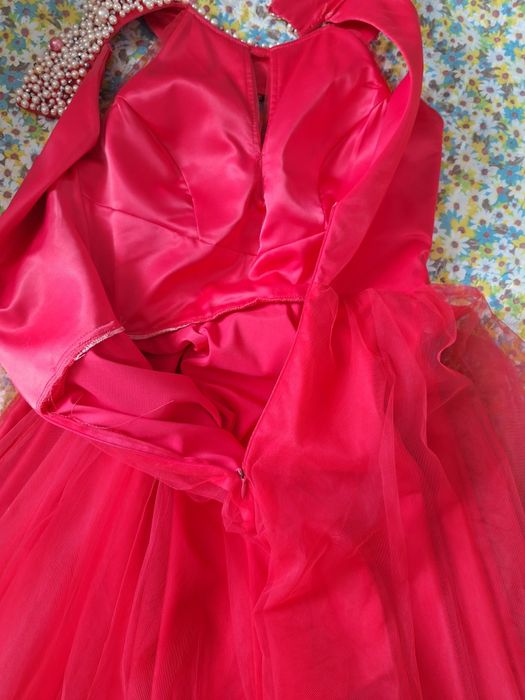 Rochie eleganta brodata cu margele