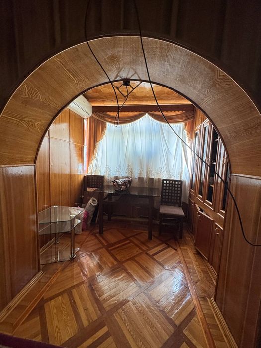 Метро Буюк ипак йули 
3/4/4 балкон 2#6 кирпич 
Комнаты разд 
83000$тор