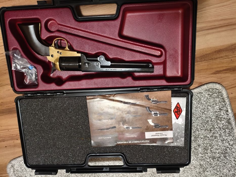 Колт нави cal 44. Револвер , хайдушко,ятаган, кремъклия.