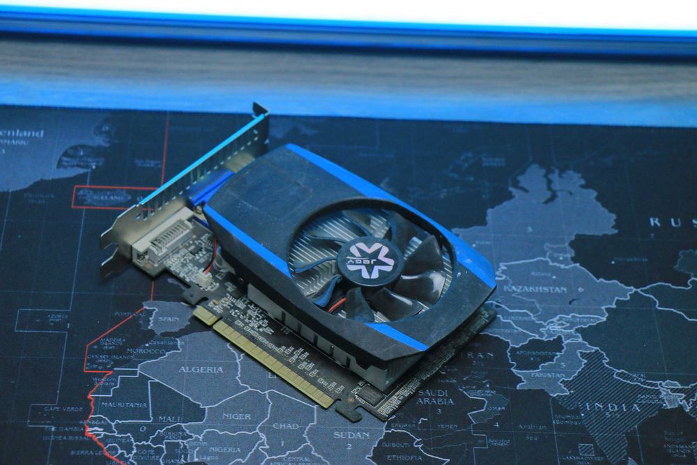 Jegy GT210 1gb DDR3 zapchast yoki remont uchun