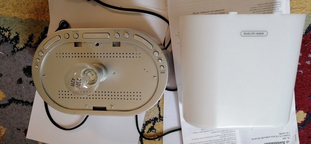 Lampa electronica cu ceas radio bec noua.OFERTA CRACIUN.