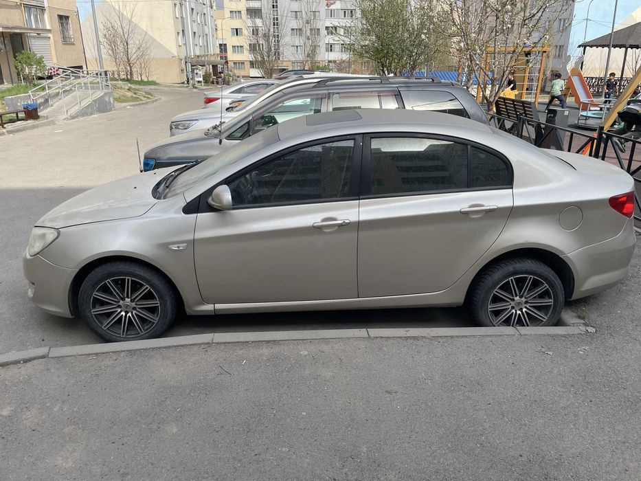 Автомобиль машина в хорошем состоянии
